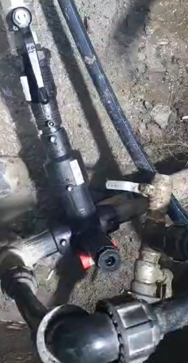 Врезка в ПНД трубу под давлением